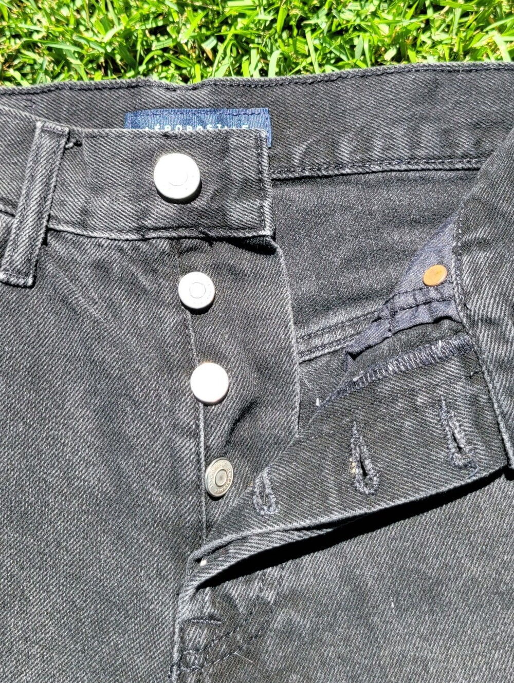 Aeropostale 90's High Rise Cut Offs Womens Size 2 Button Front Black 28W Shorts - Picture 2 of 6